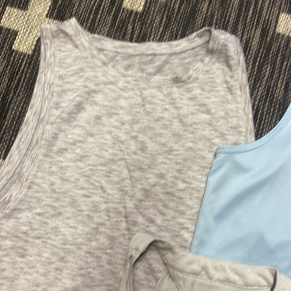 Bundle Medium Workout Tanks (3) - Picture 4 of 4